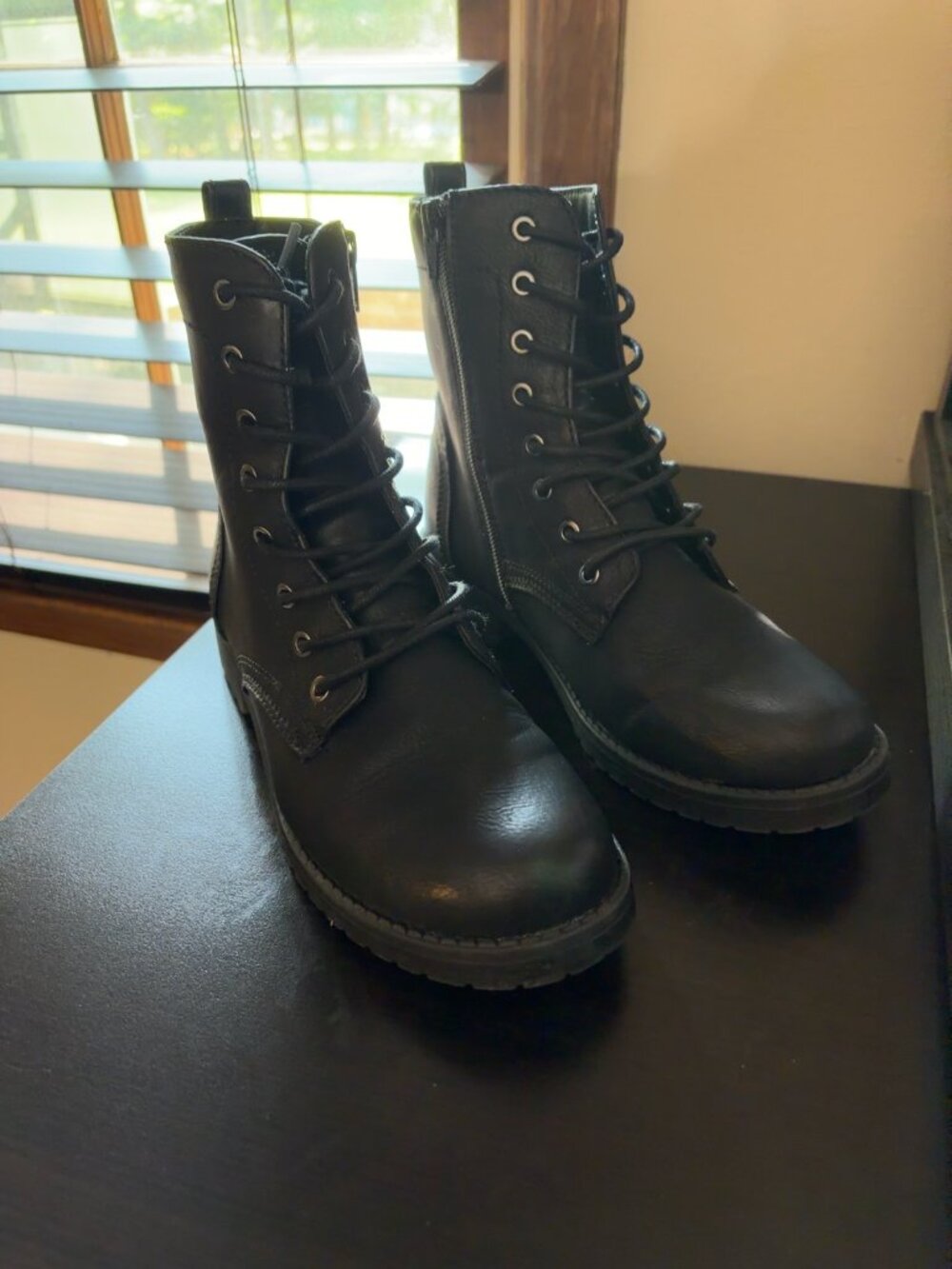 Black Lace Up Combat Boots Side Zip 7.5 Amazon Essentials